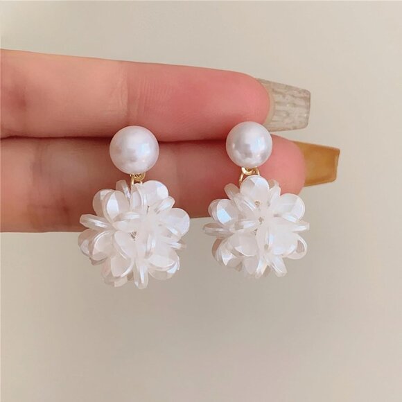 18K Gold Plated Handmade Shell Floral Petal Design Flower Dangle Earrings - Picture 7 of 7